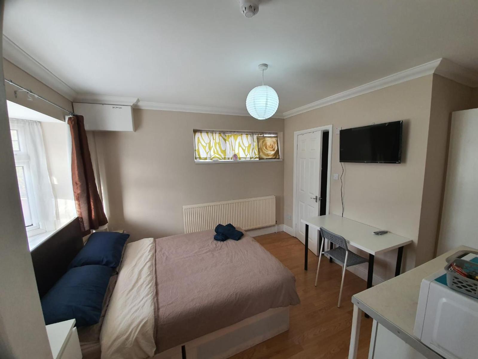 Eastwood Rooms Goodmayes 외부 사진