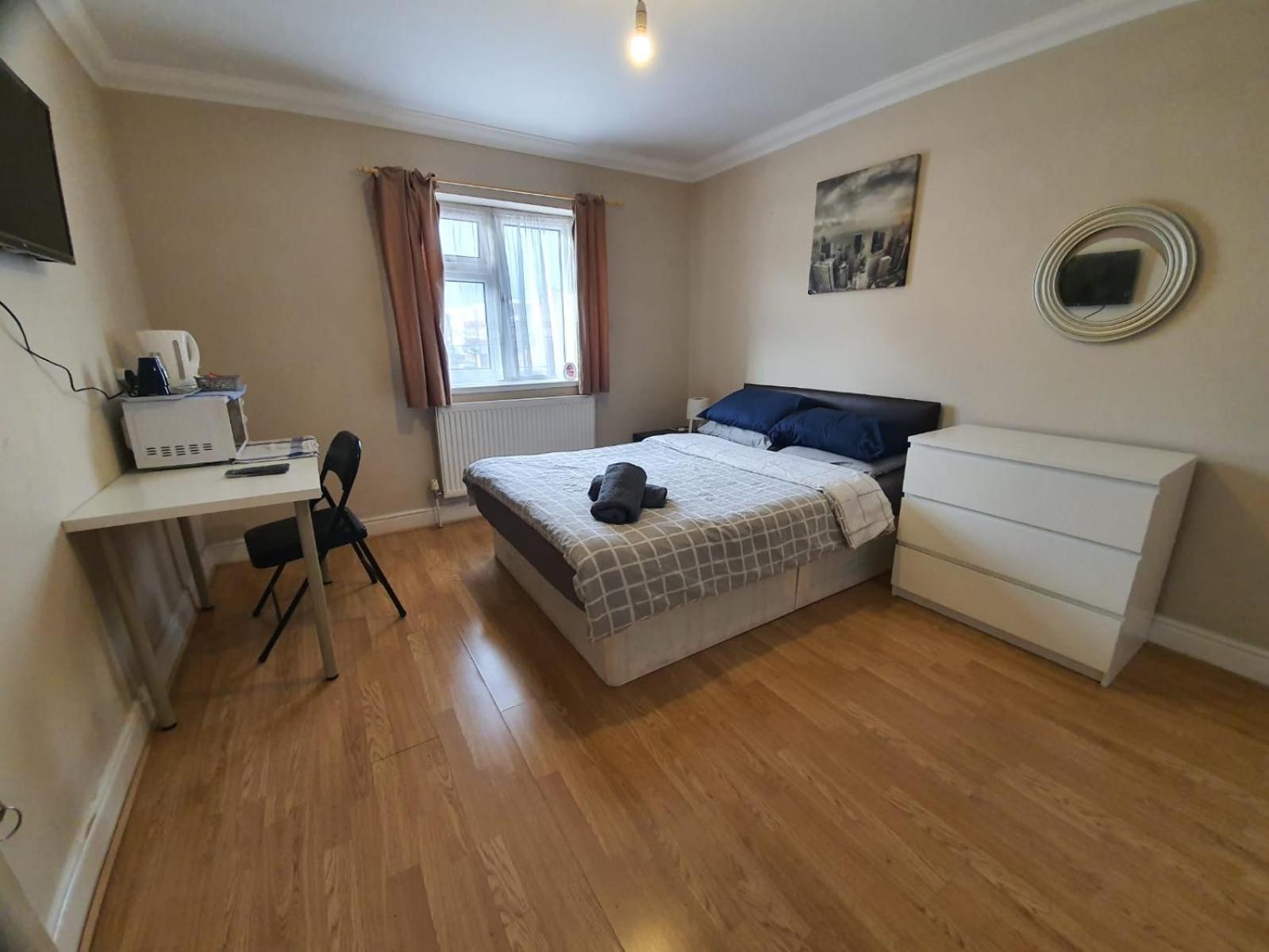 Eastwood Rooms Goodmayes 외부 사진